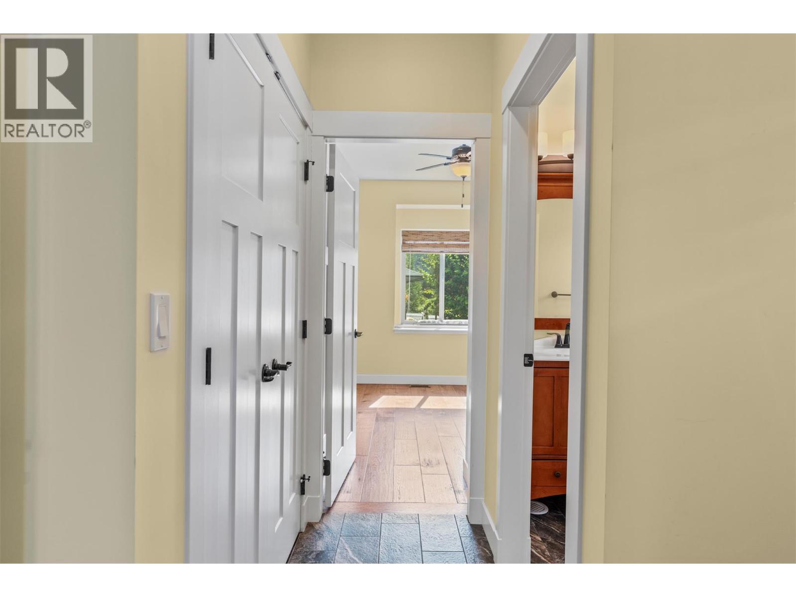 #32 2444 York Avenue - 25