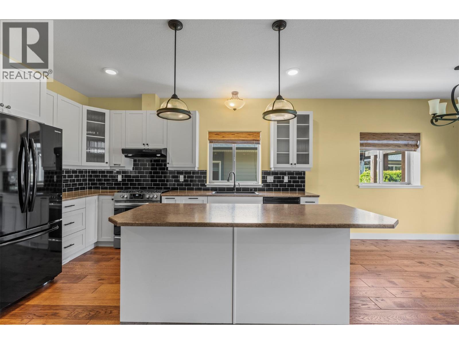 #32 2444 York Avenue - 13