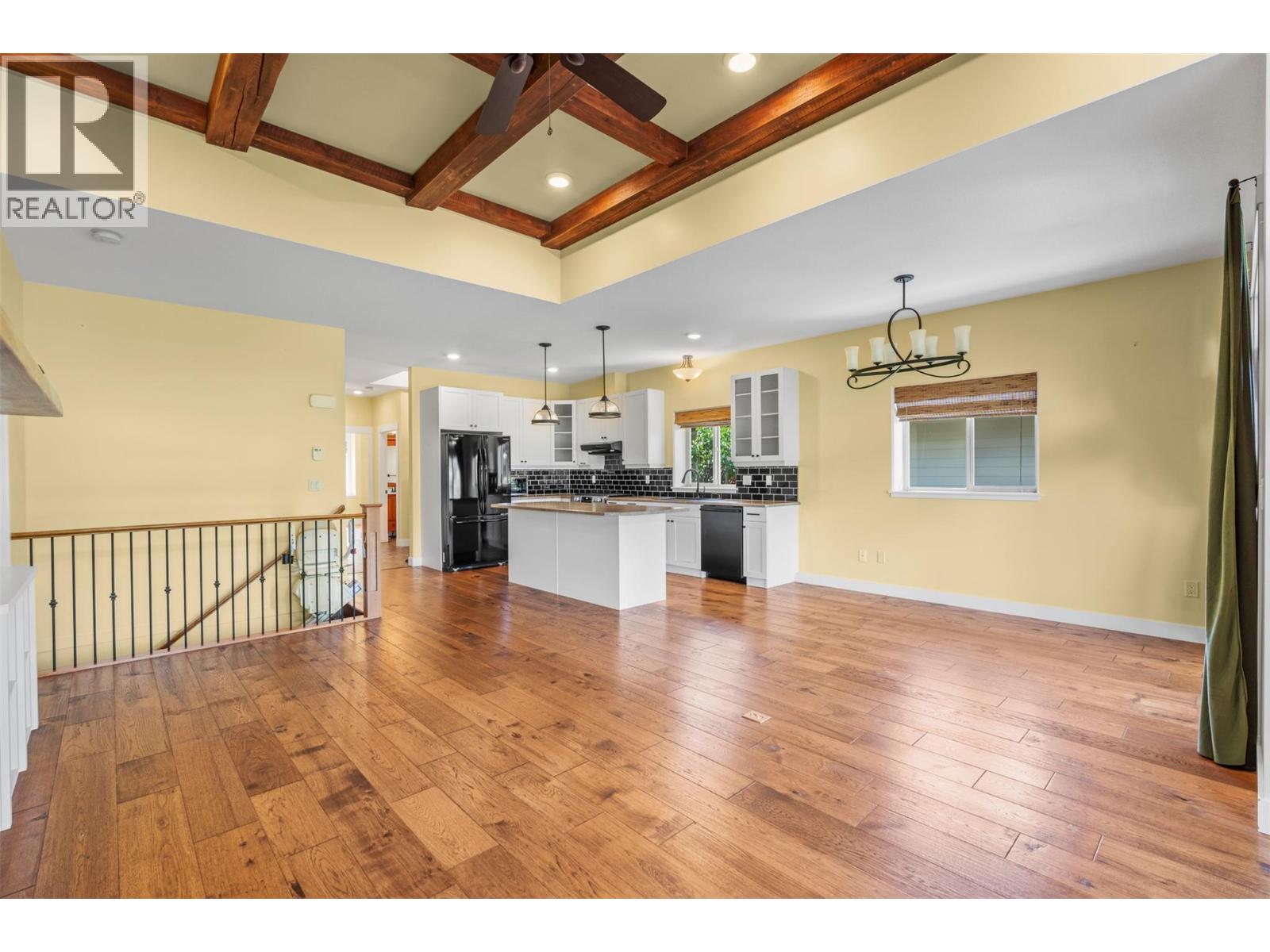 #32 2444 York Avenue - 19