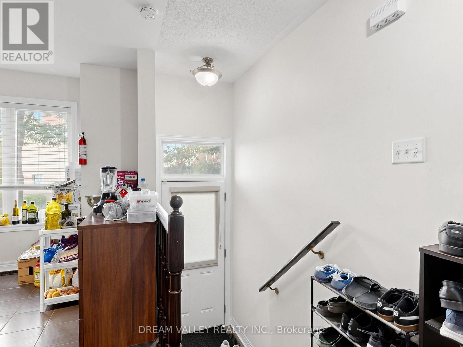 8 ZEZEL WAY - Image 13
