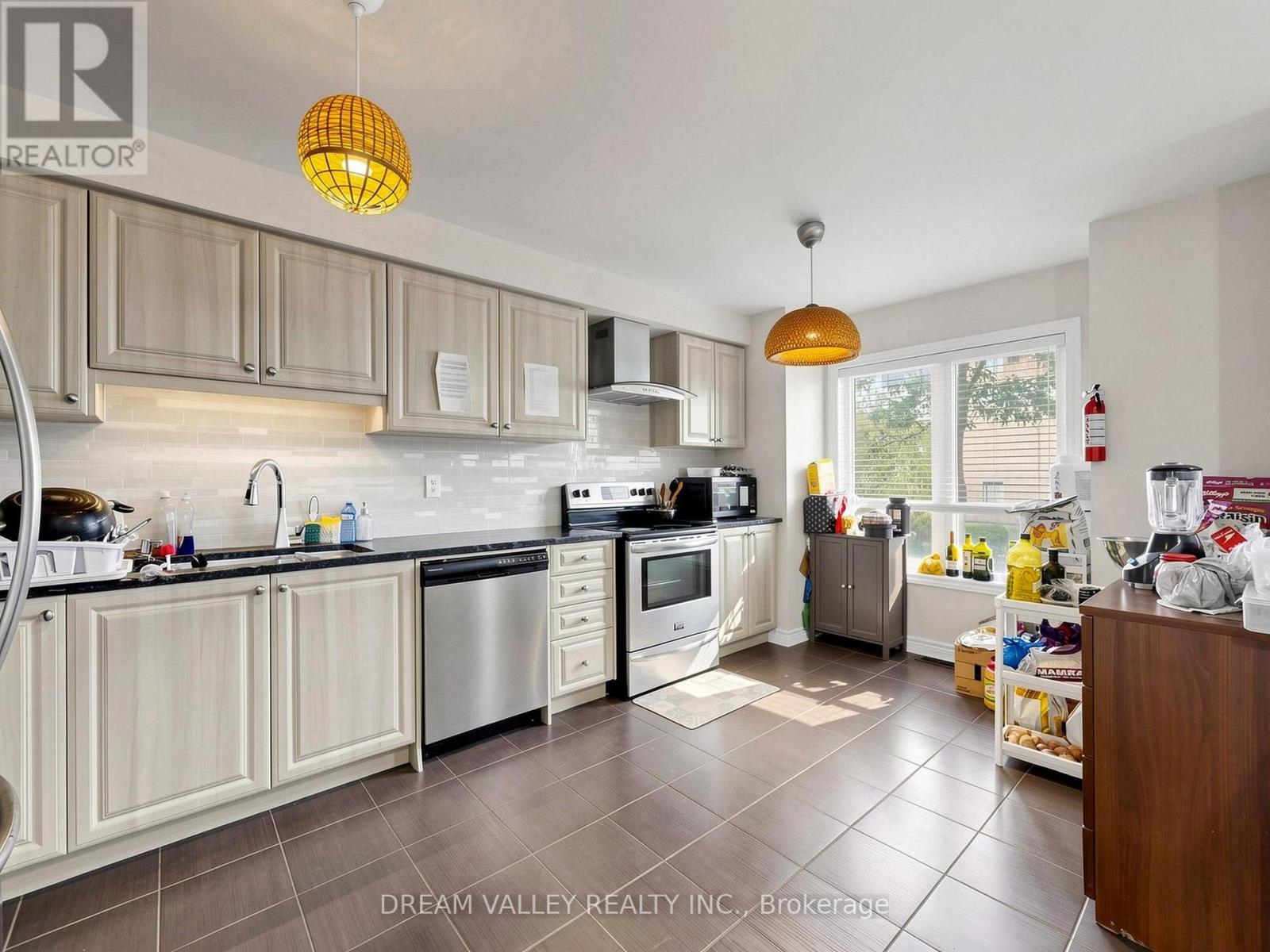 8 ZEZEL WAY - Image 5
