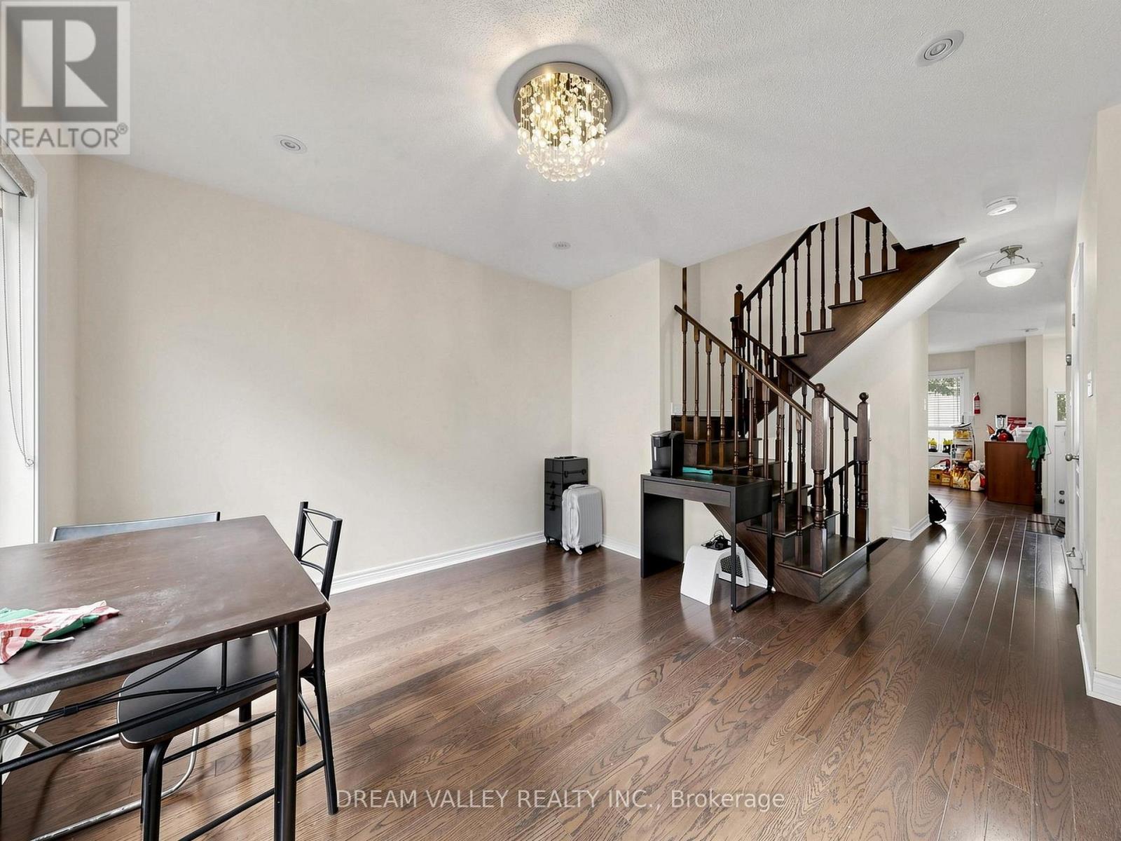 8 ZEZEL WAY - Image 8