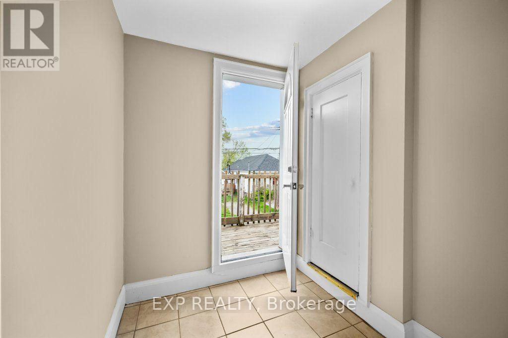 54 FREDERICK AVENUE - 29