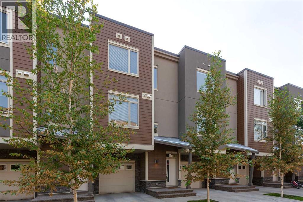 16 Westpark Common SW, West Springs, Calgary photo 3