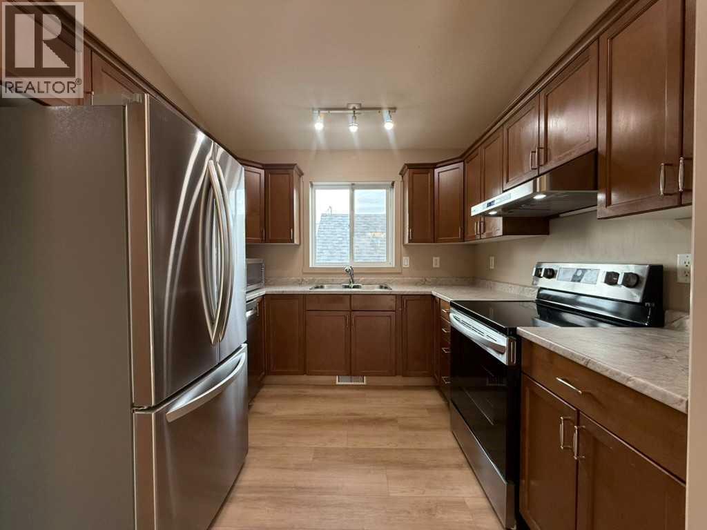 10022 96 Avenue - 6