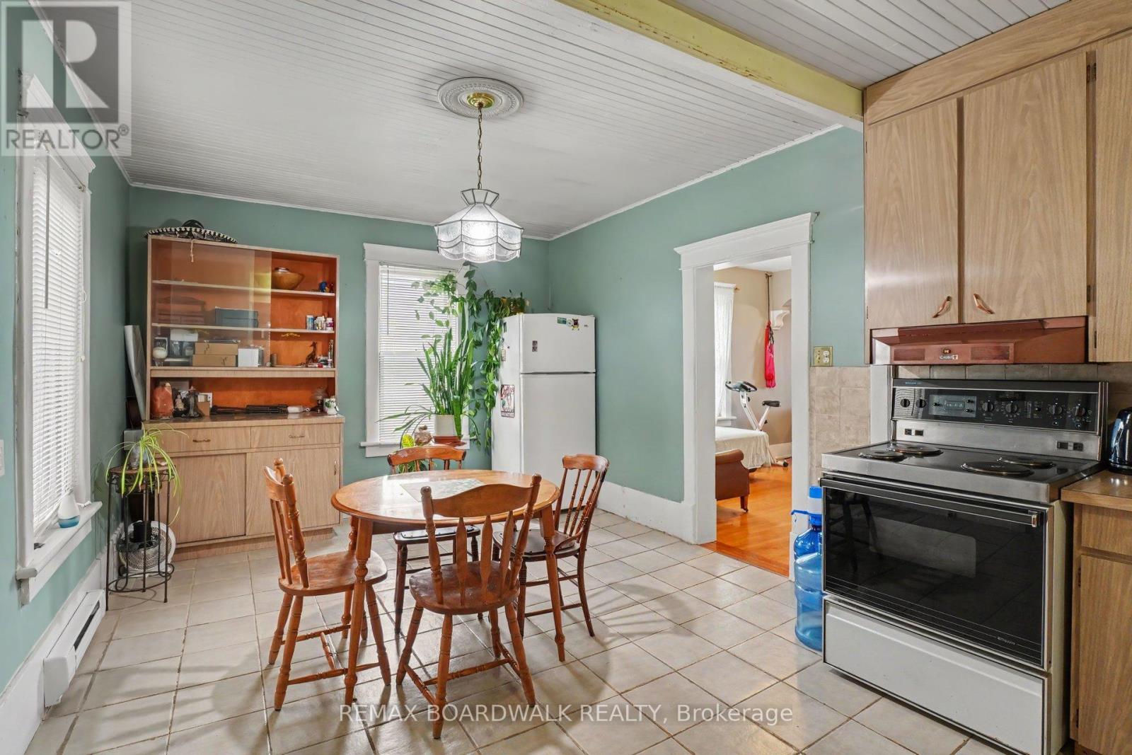 11049 GILMOUR ROAD - 10