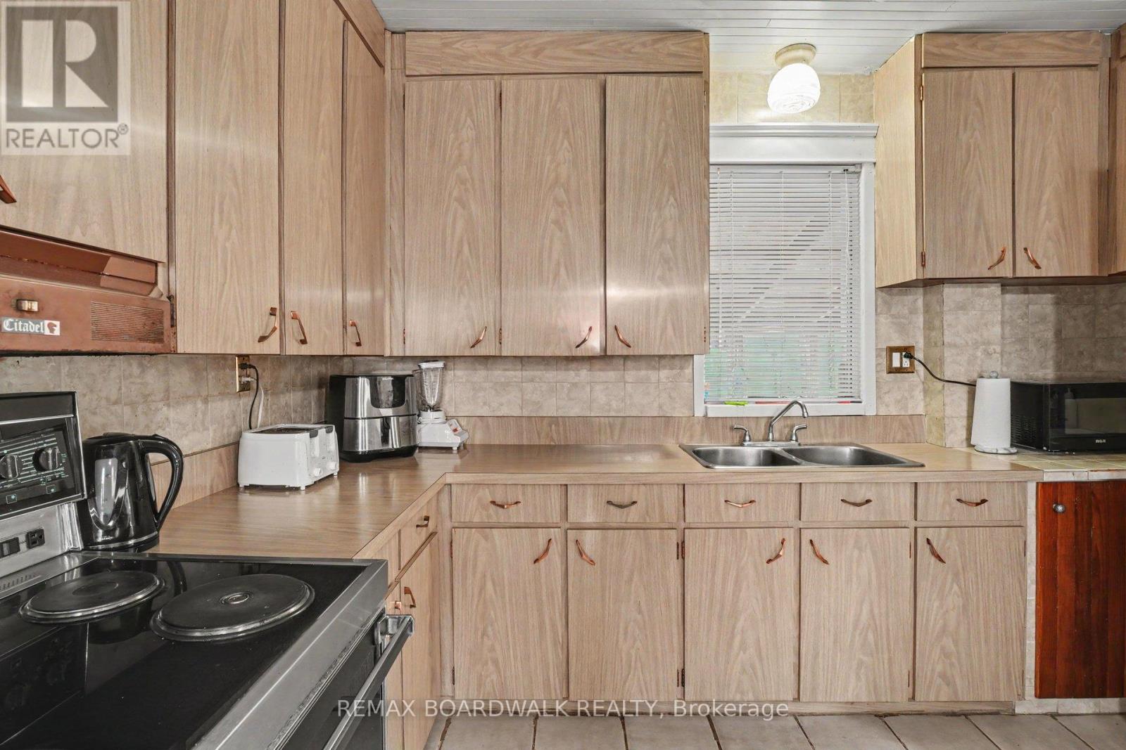 11049 GILMOUR ROAD - 11