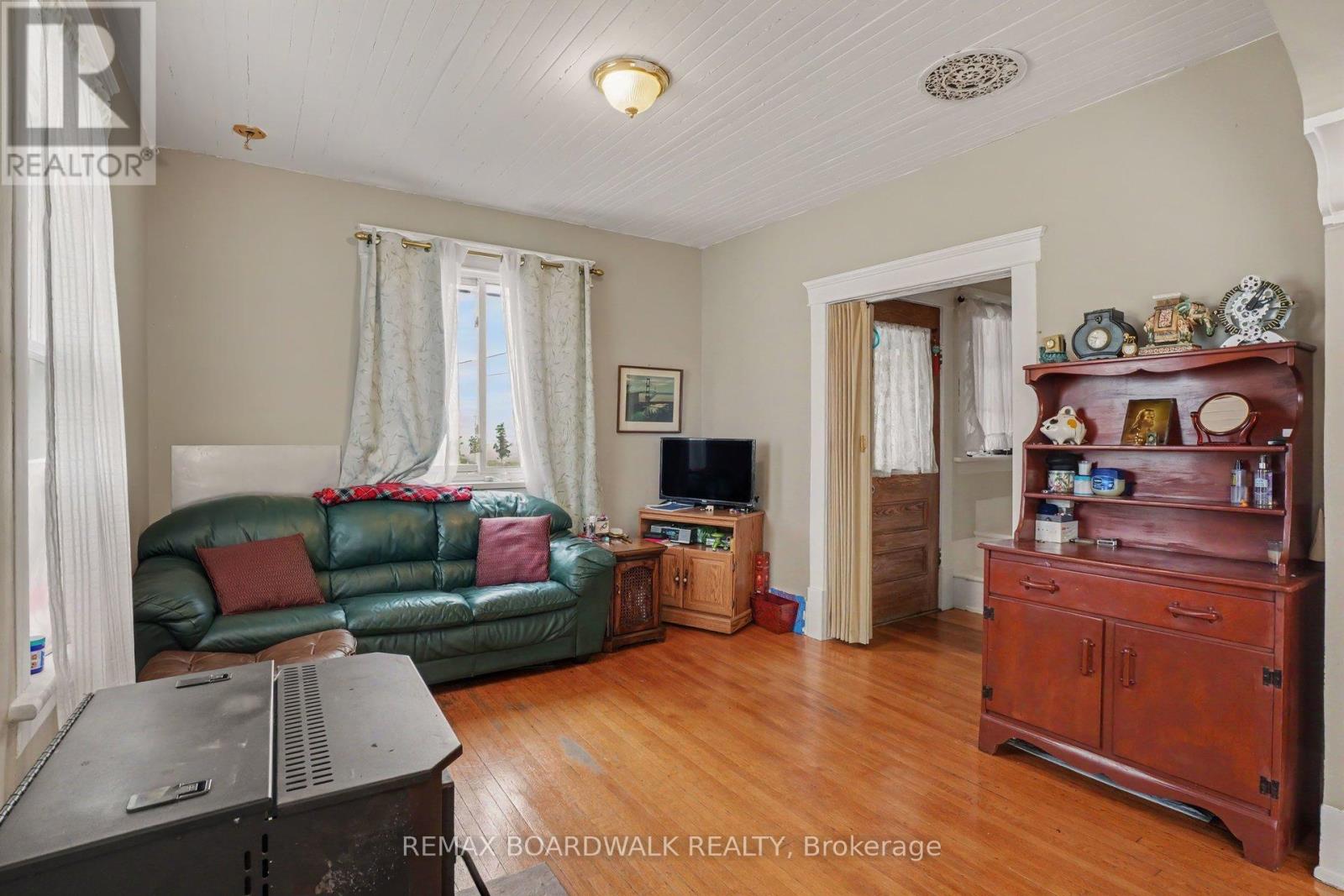 11049 GILMOUR ROAD - 5