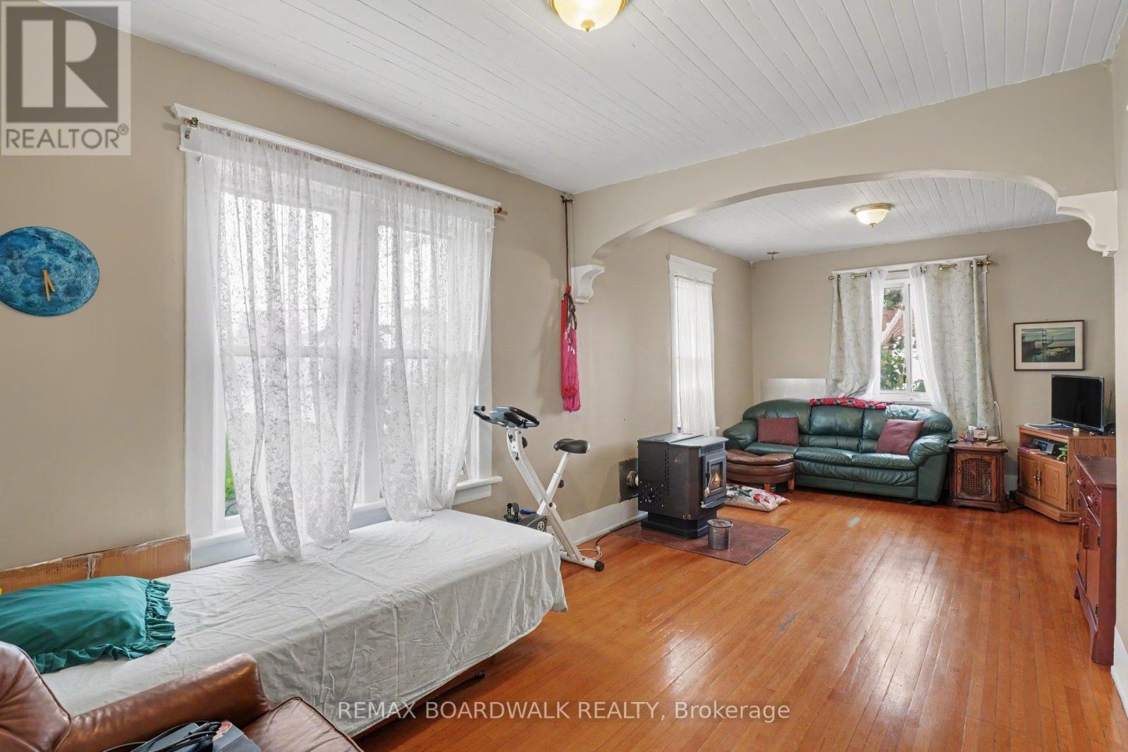 11049 GILMOUR ROAD - 7