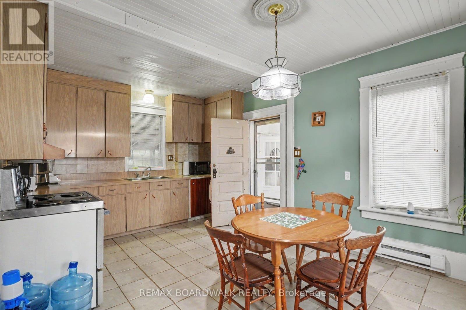 11049 GILMOUR ROAD - 9