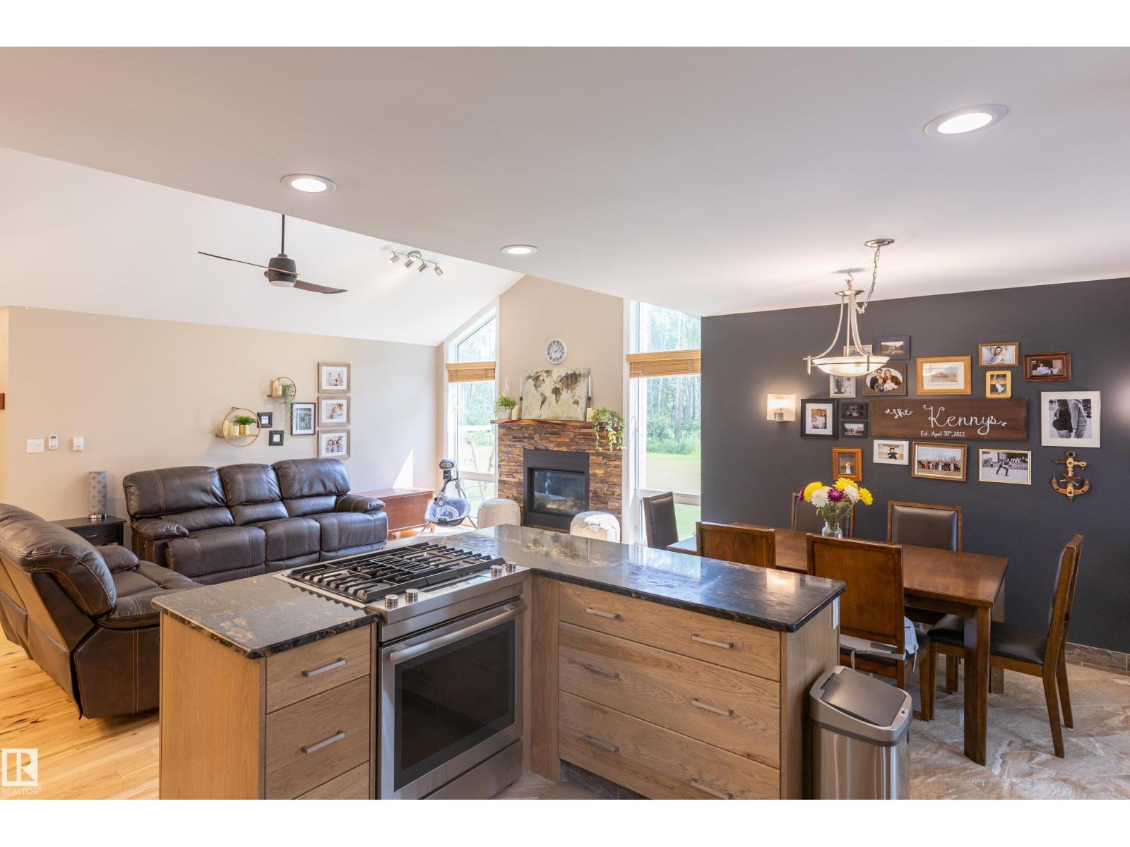 25 53051 RGE ROAD 211 - 16