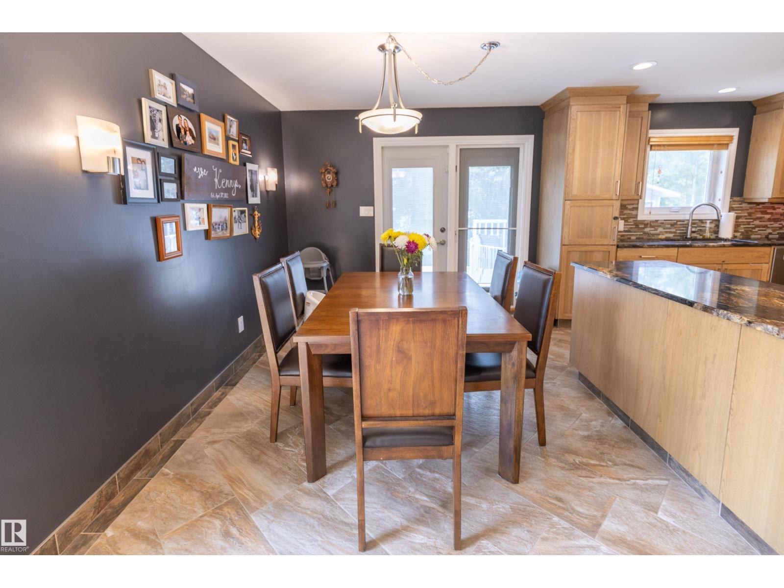 25 53051 RGE ROAD 211 - 11