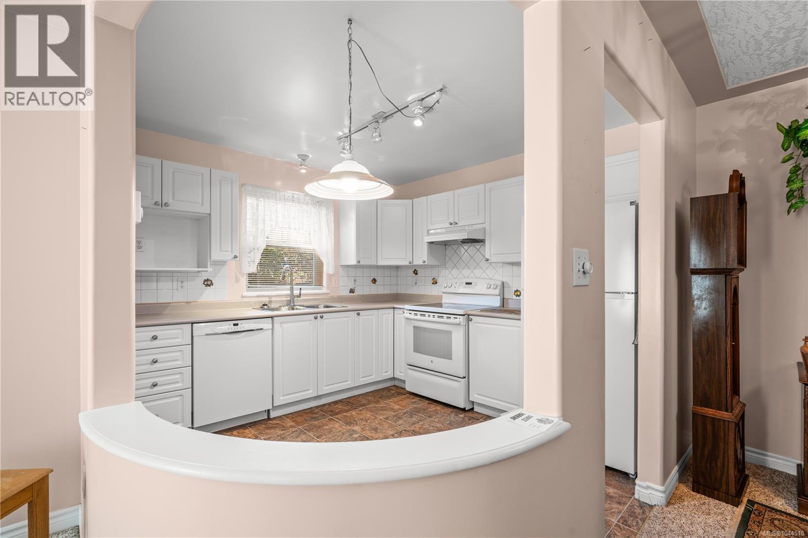 #105 606 Goldstream Ave - 11
