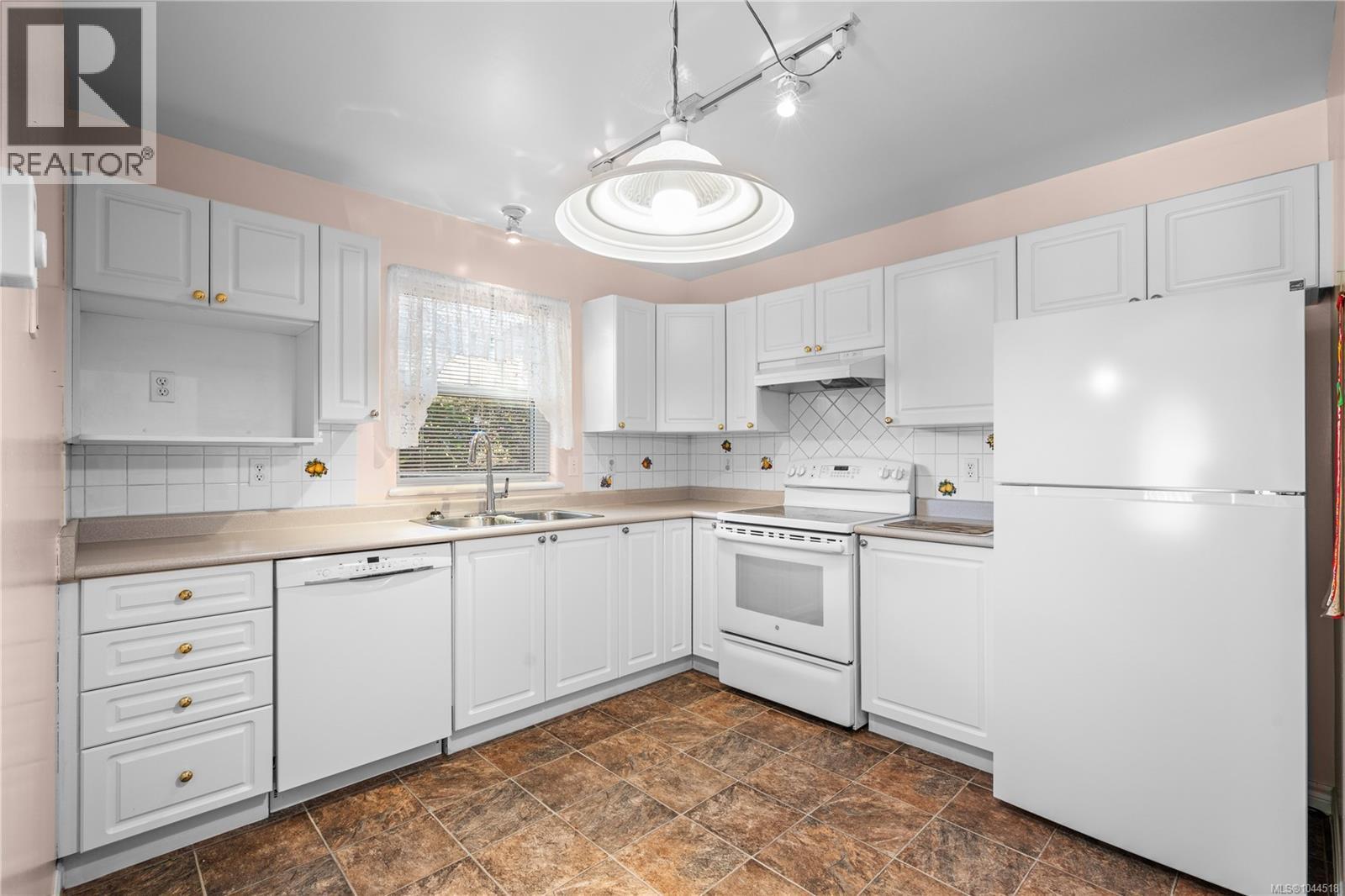 #105 606 Goldstream Ave - 12