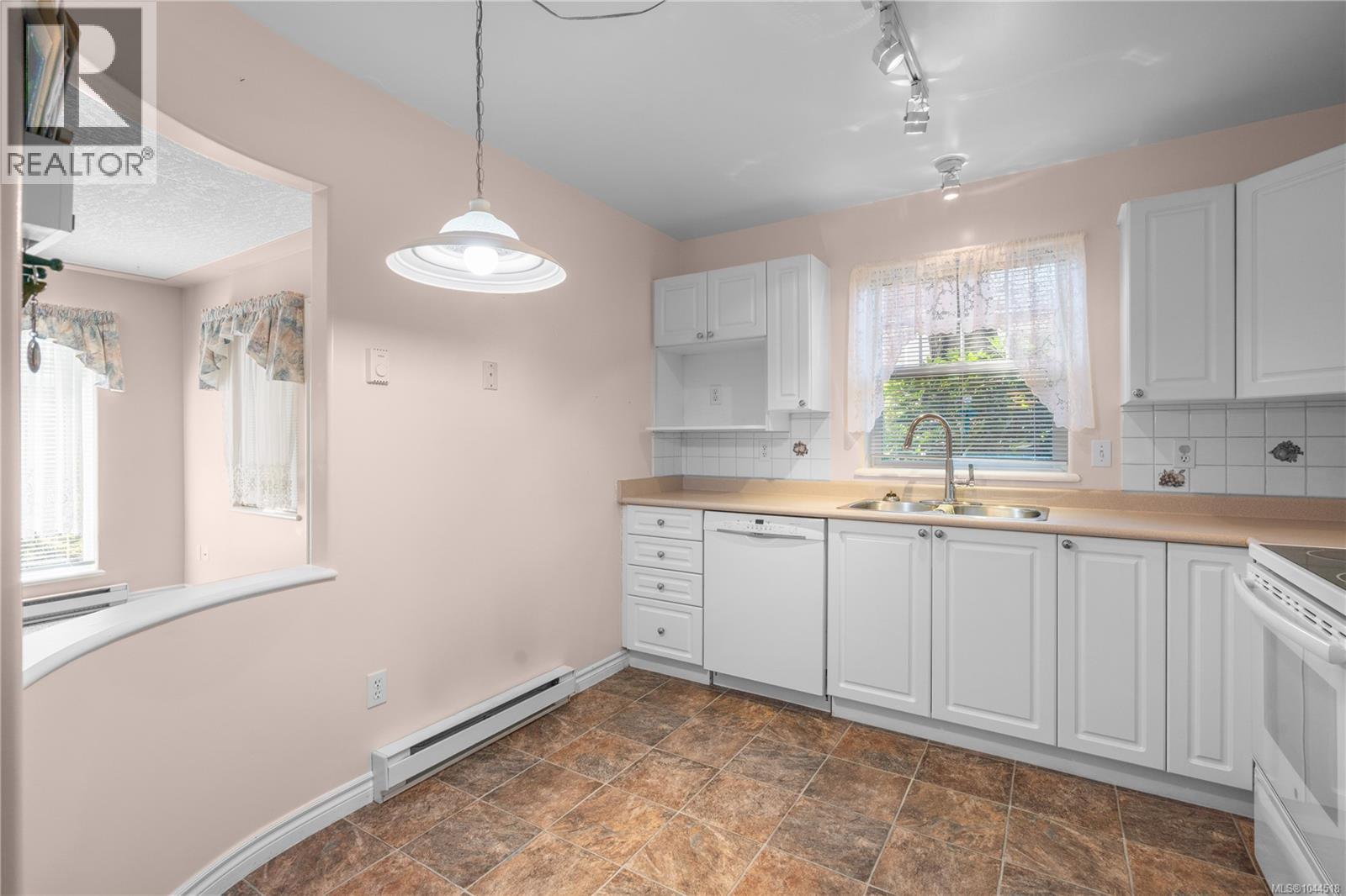#105 606 Goldstream Ave - 13