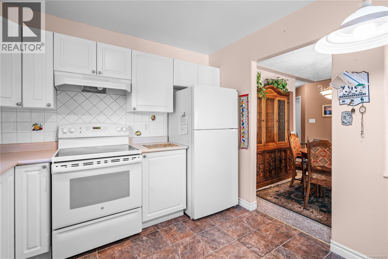 #105 606 Goldstream Ave - 14