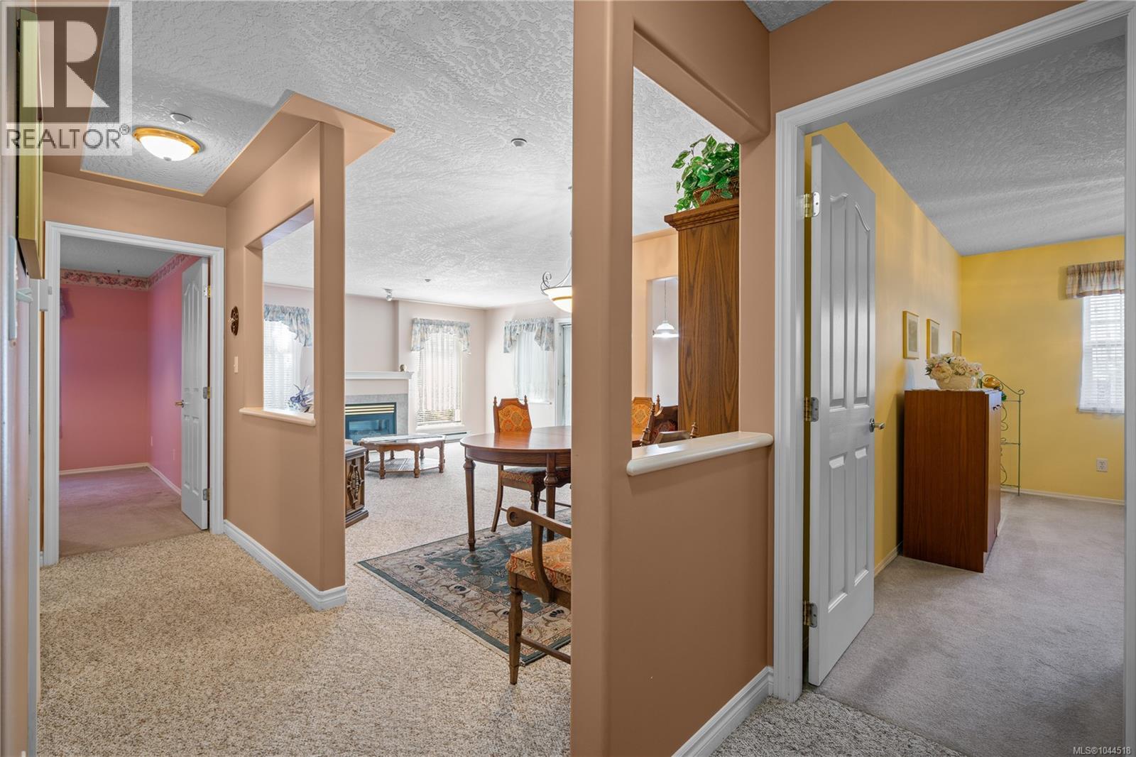 #105 606 Goldstream Ave - 2