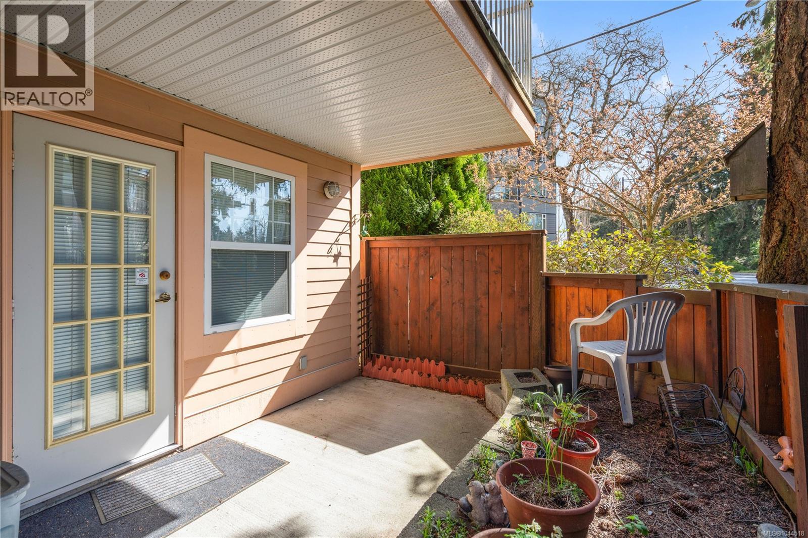 #105 606 Goldstream Ave - 27