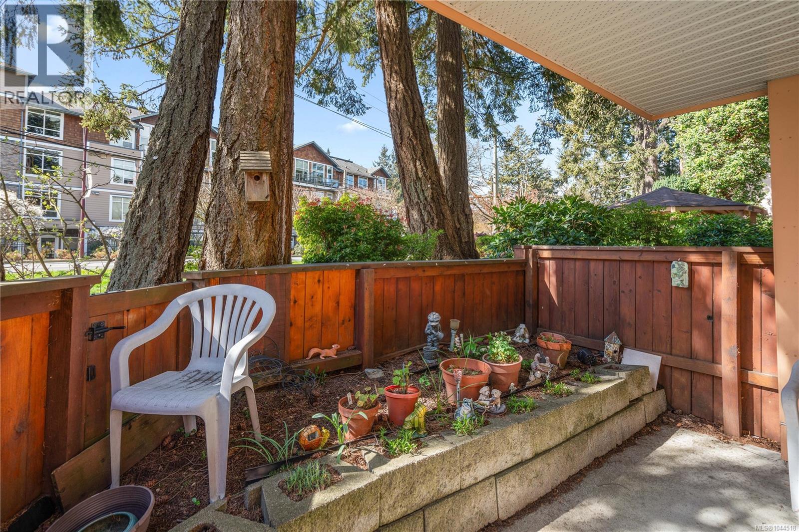 #105 606 Goldstream Ave - 28