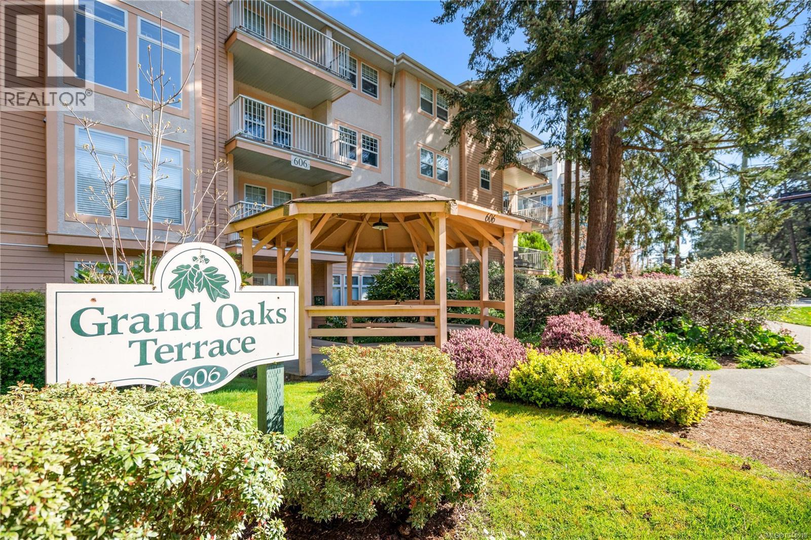 #105 606 Goldstream Ave - Image 32
