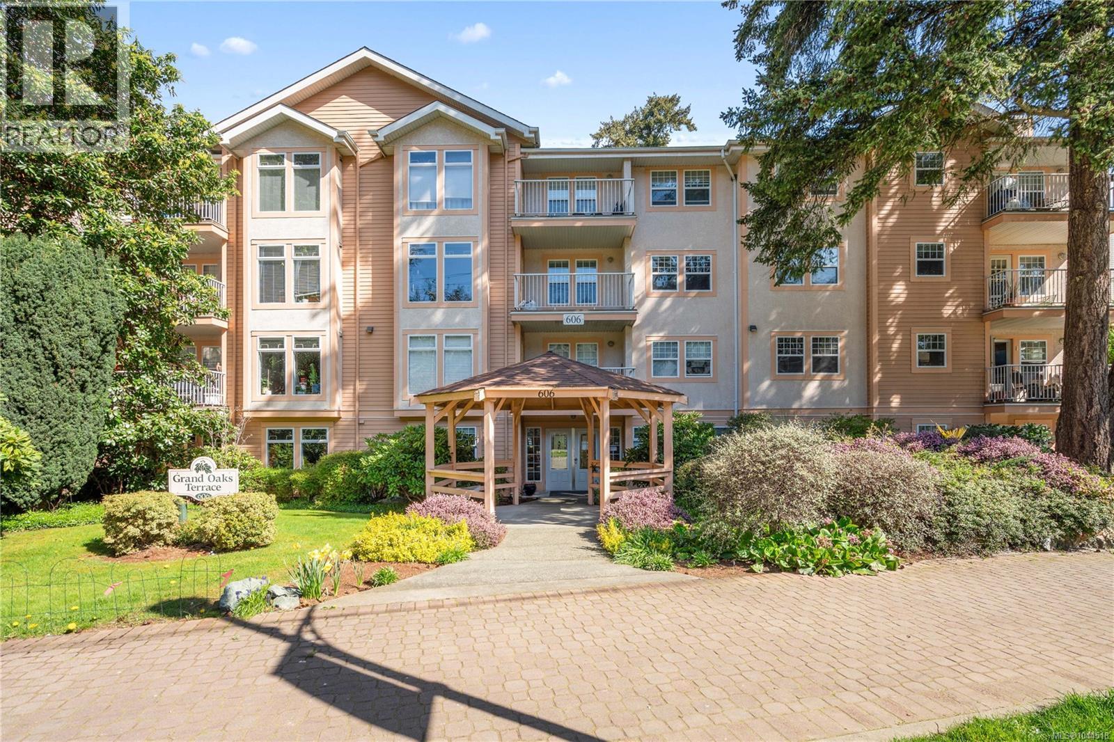 #105 606 Goldstream Ave - 33