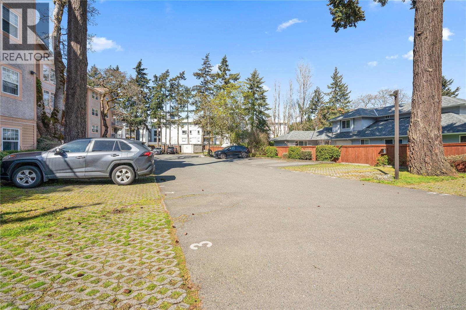 #105 606 Goldstream Ave - 37