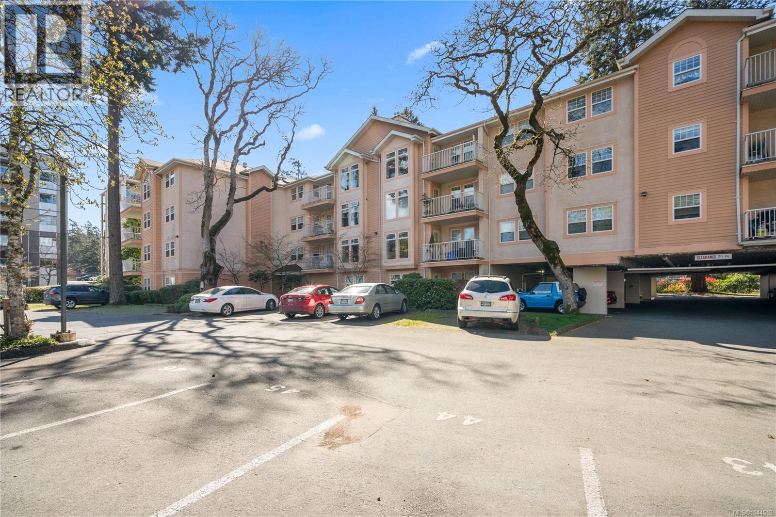 #105 606 Goldstream Ave - 39