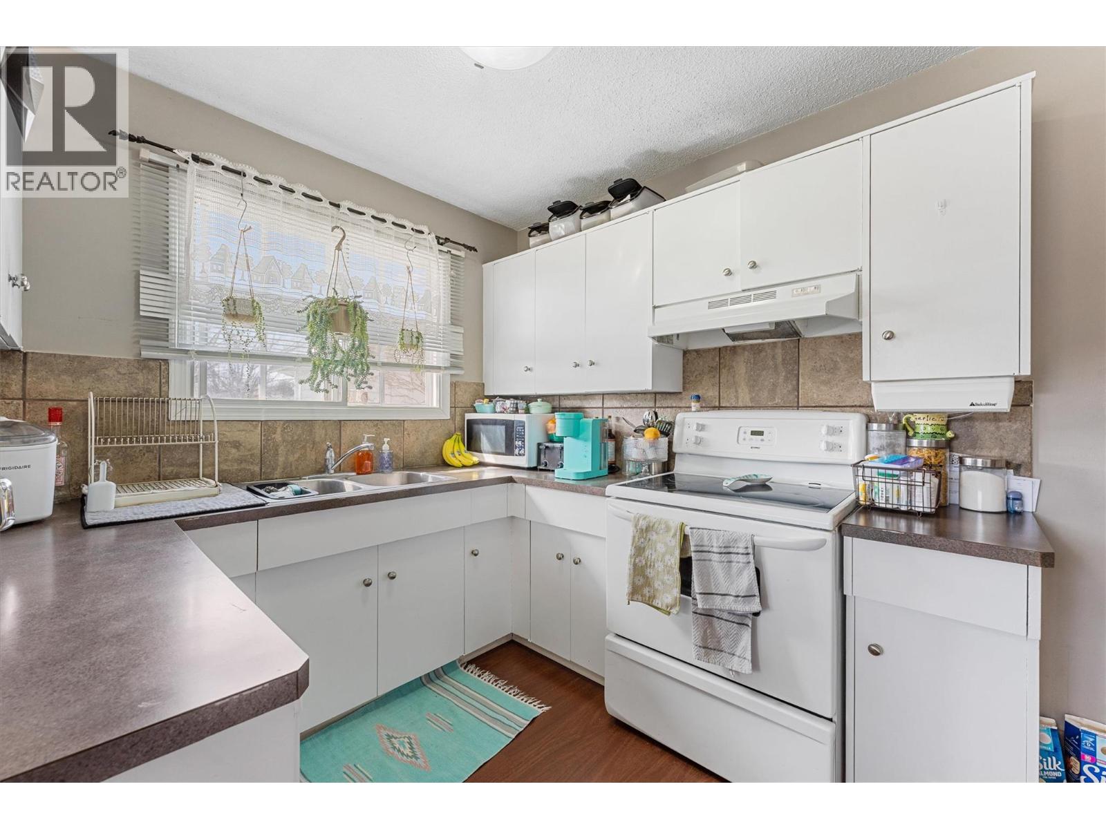 600 - 602 Rutland Road S - 29