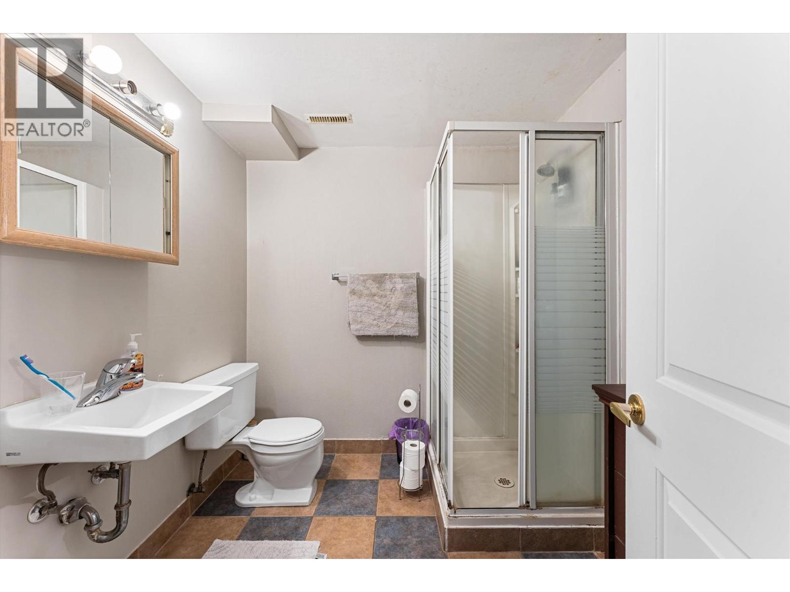 600 - 602 Rutland Road S - 44