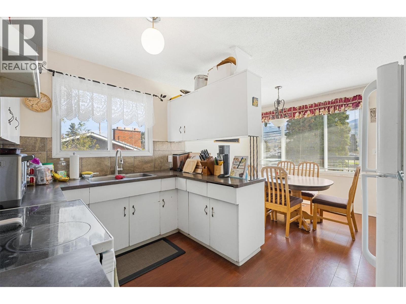 600 - 602 Rutland Road S - 8