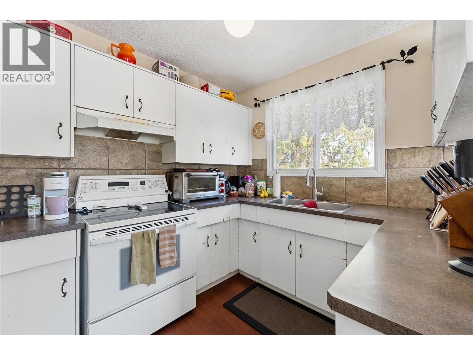 600 - 602 Rutland Road S - 9