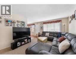 Living room - 600 - 602 Rutland Road S, Kelowna, BC V1X3A3 Photo 7