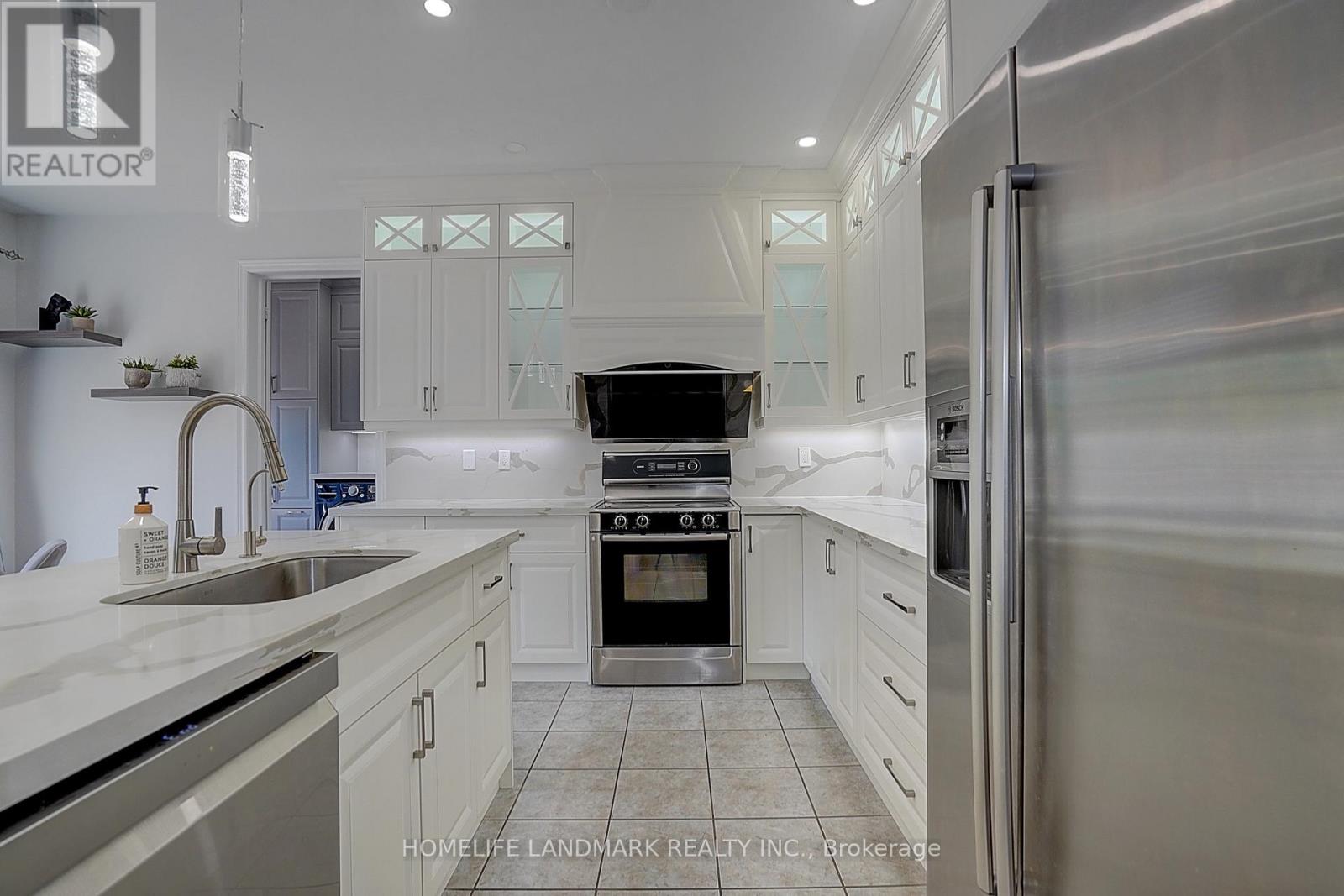28 HUNWICKS CRESCENT - 11