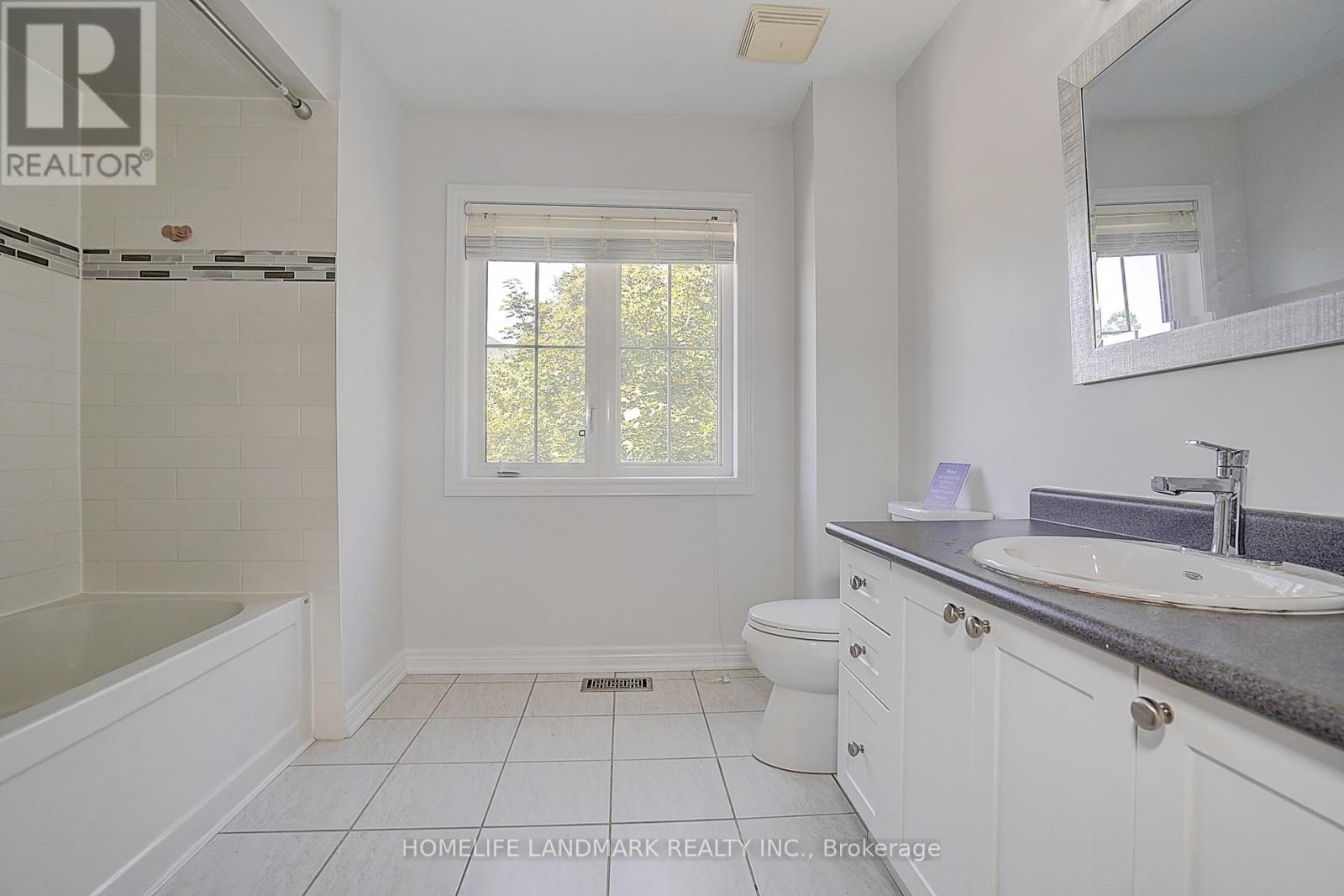 28 HUNWICKS CRESCENT - 26