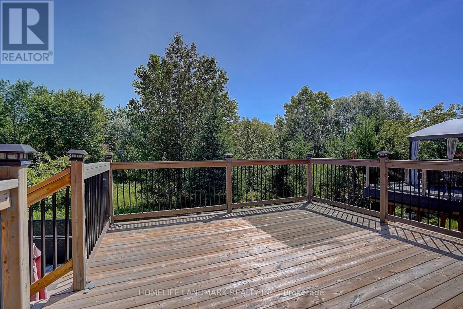 28 HUNWICKS CRESCENT - 37