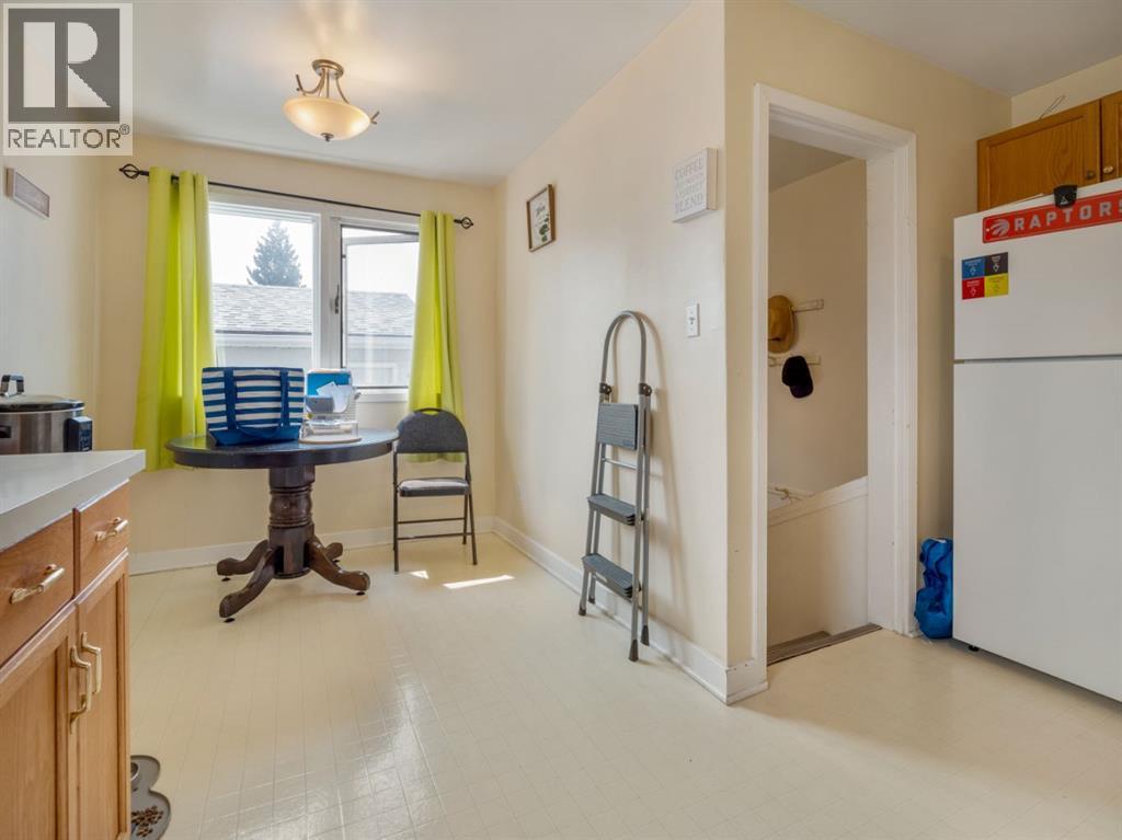 260 3 Street E - Image 11