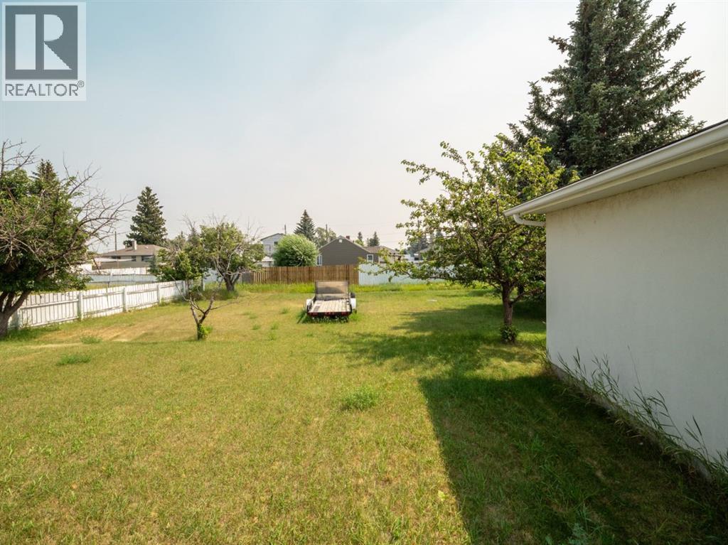 260 3 Street E - Image 16