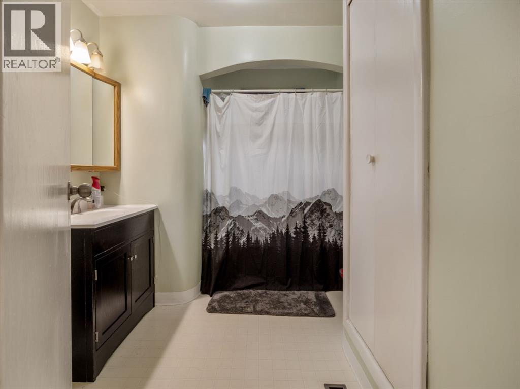 260 3 Street E - Image 5