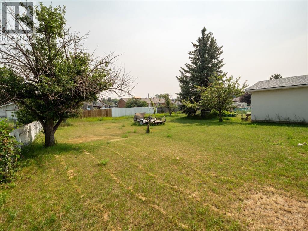 260 3 Street E - Image 17