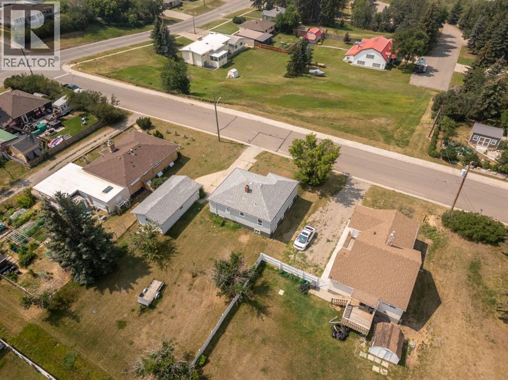 260 3 Street E - Image 24