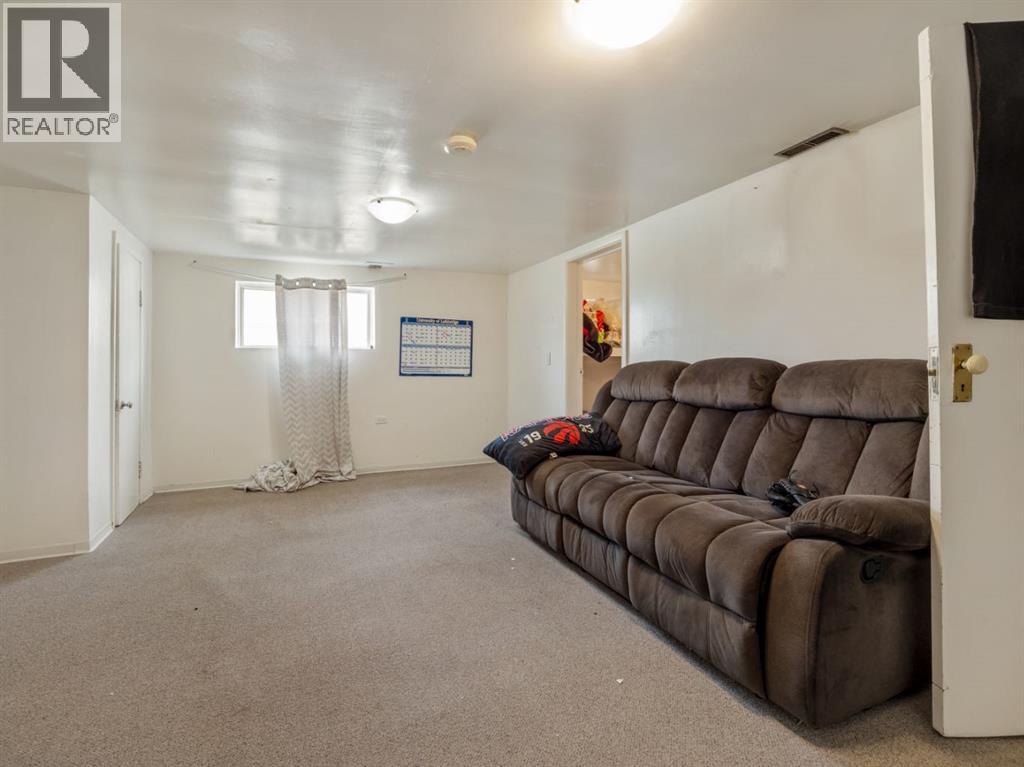 260 3 Street E - Image 15