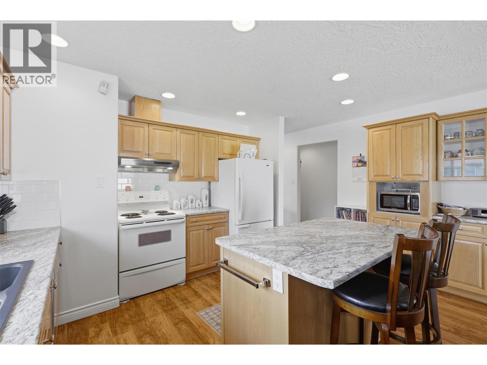 #25 1901 Maxwell Avenue - 12