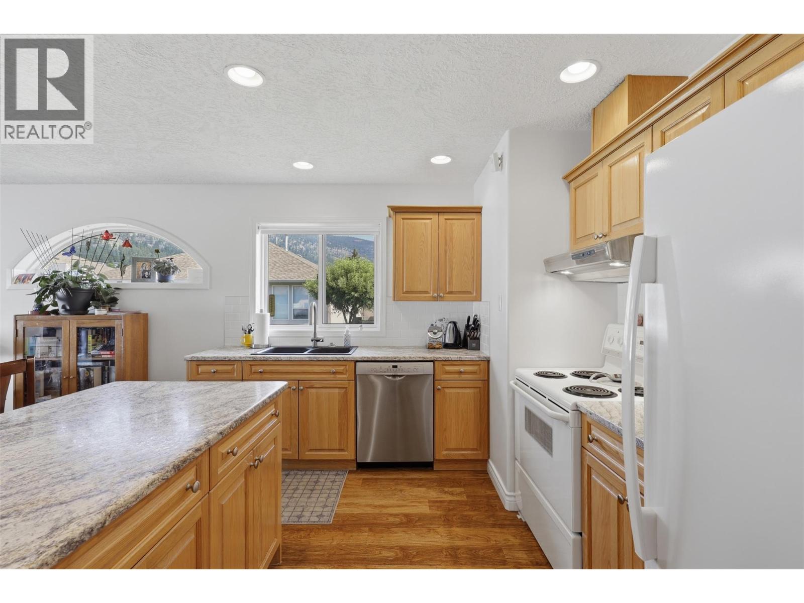 #25 1901 Maxwell Avenue - 11