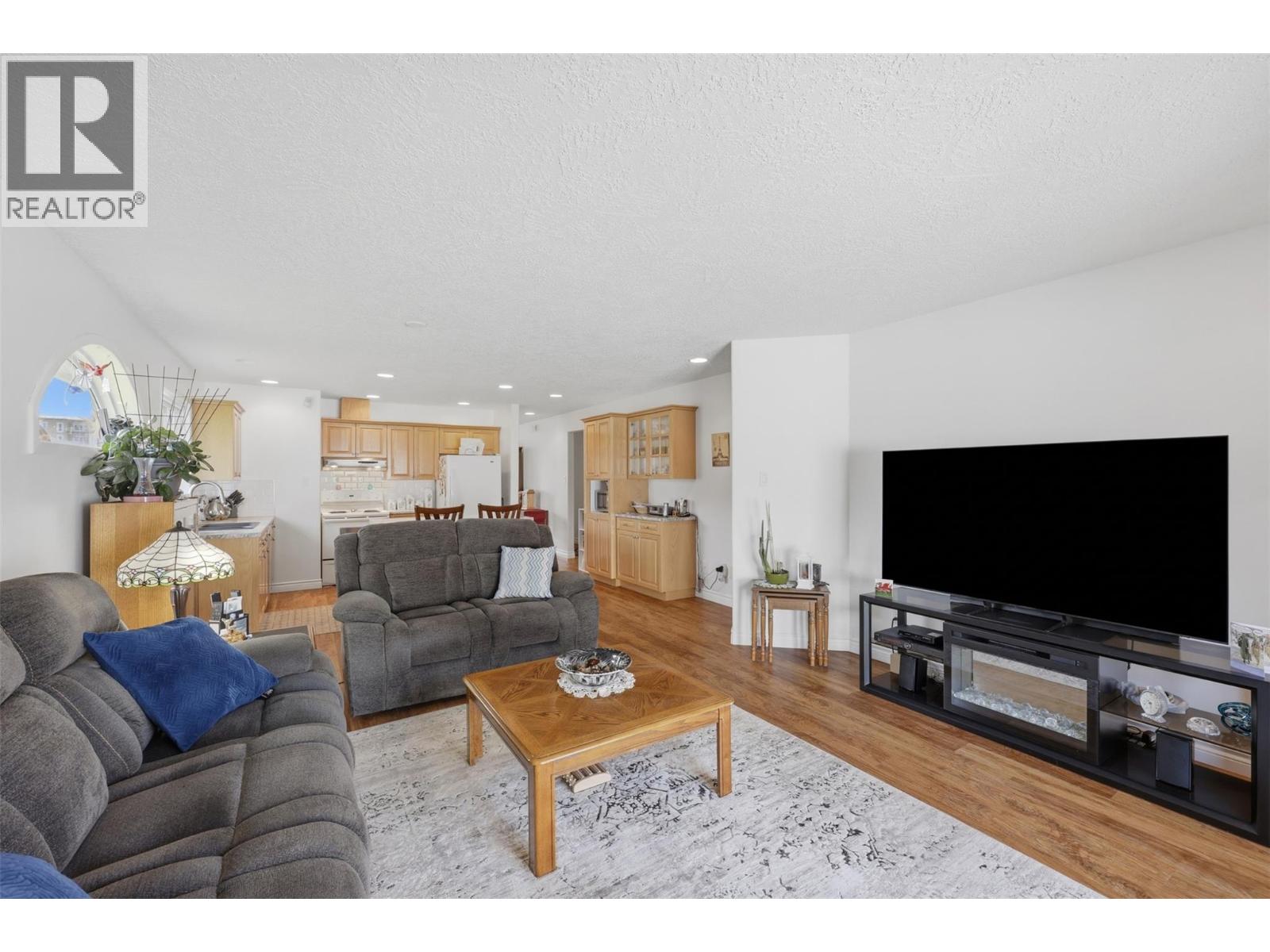 #25 1901 Maxwell Avenue - 18
