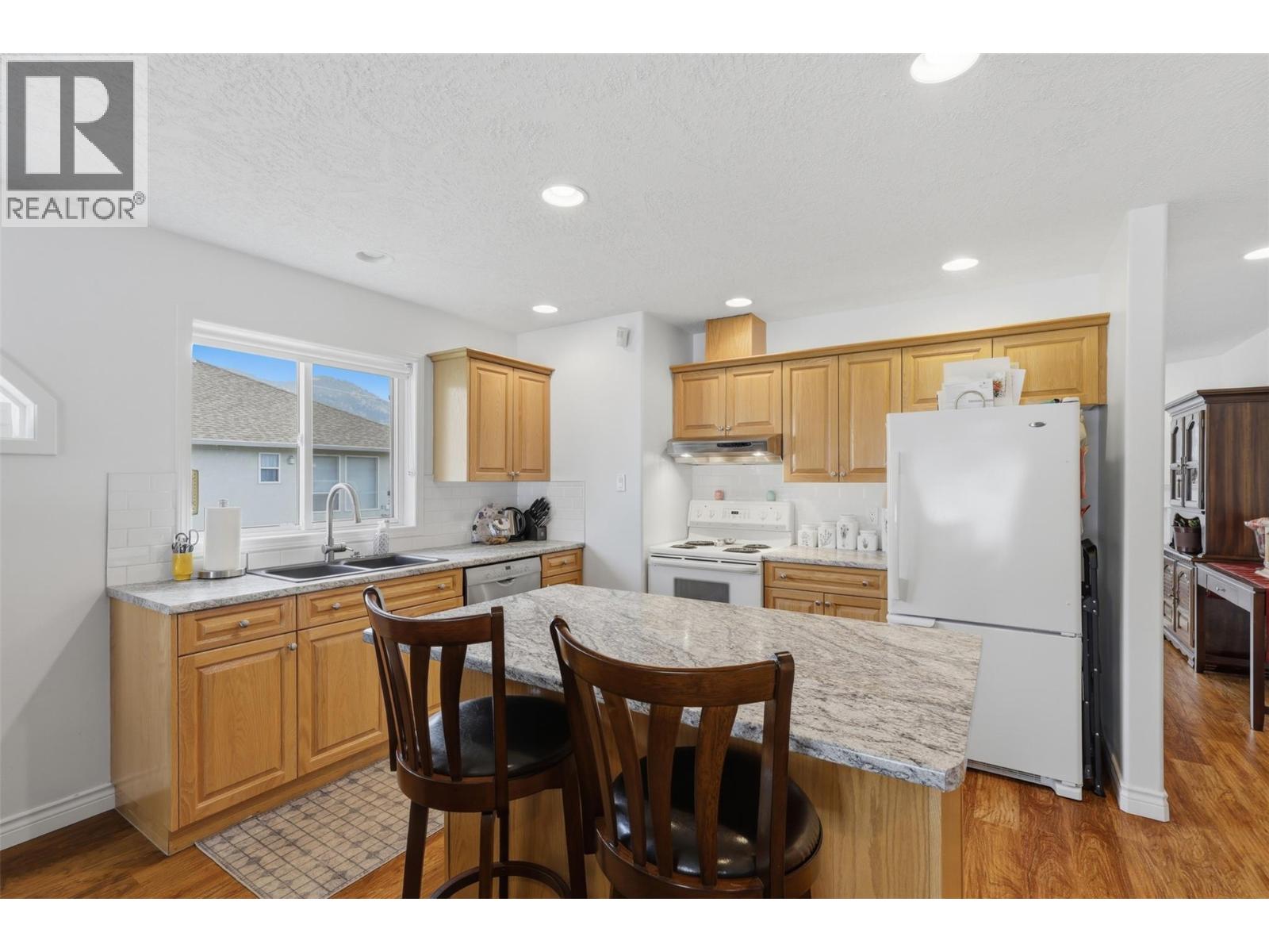 #25 1901 Maxwell Avenue - 10