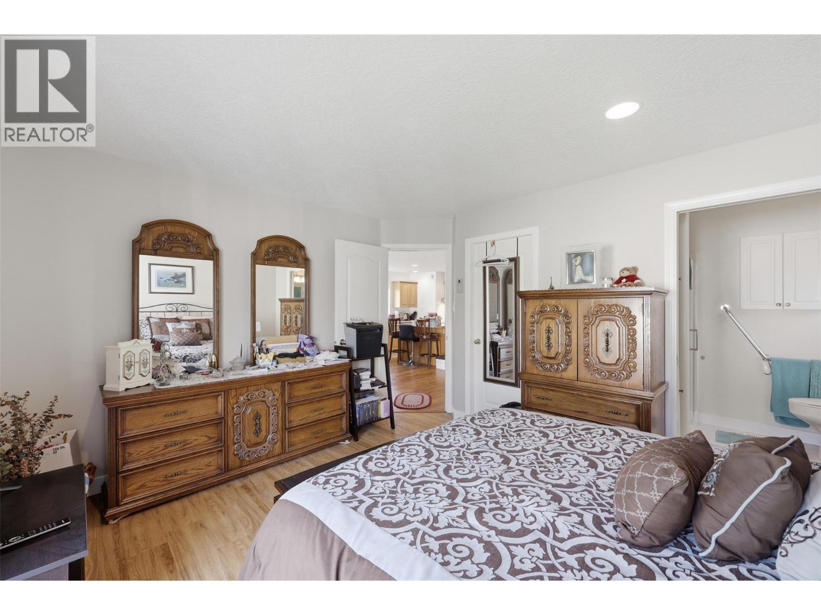 #25 1901 Maxwell Avenue - 20