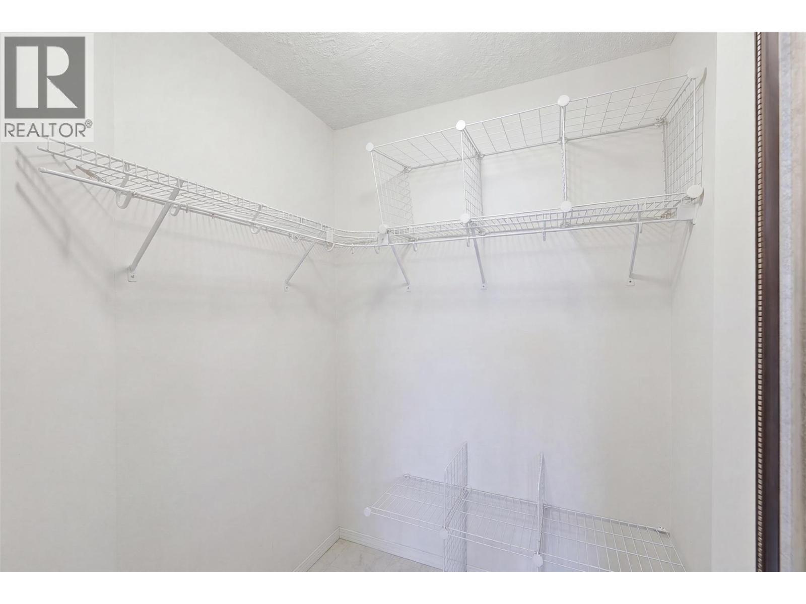 #25 1901 Maxwell Avenue - 23