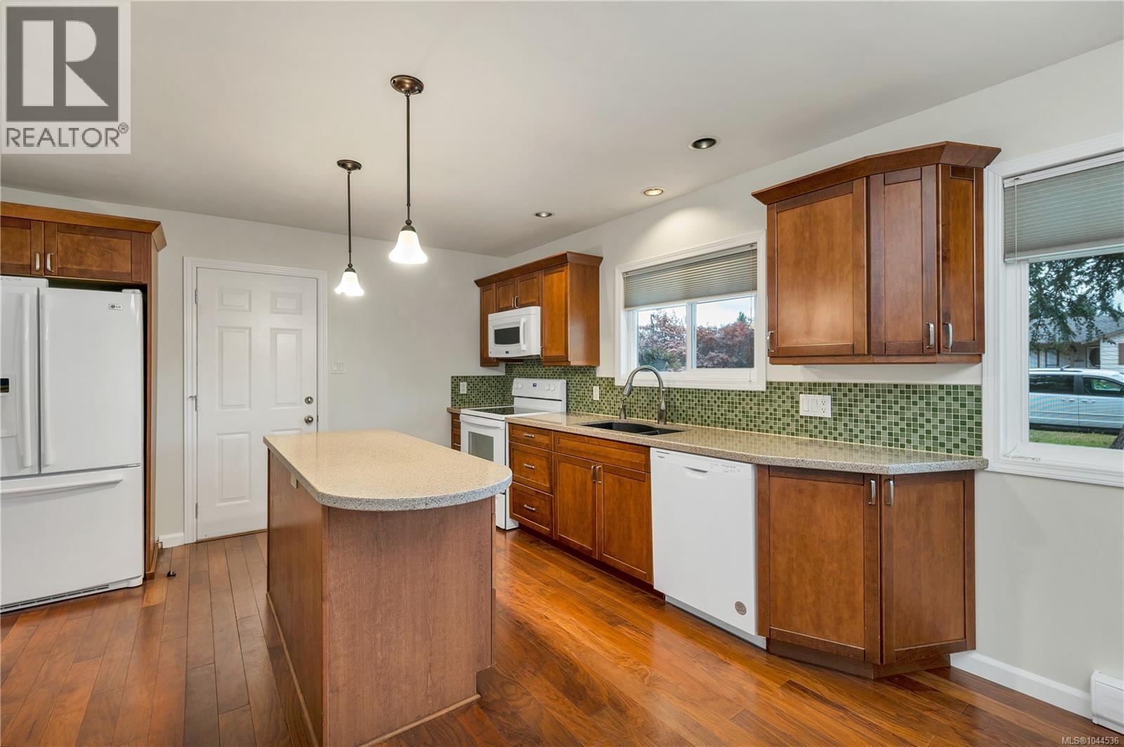 66 Oregon Rd - 2
