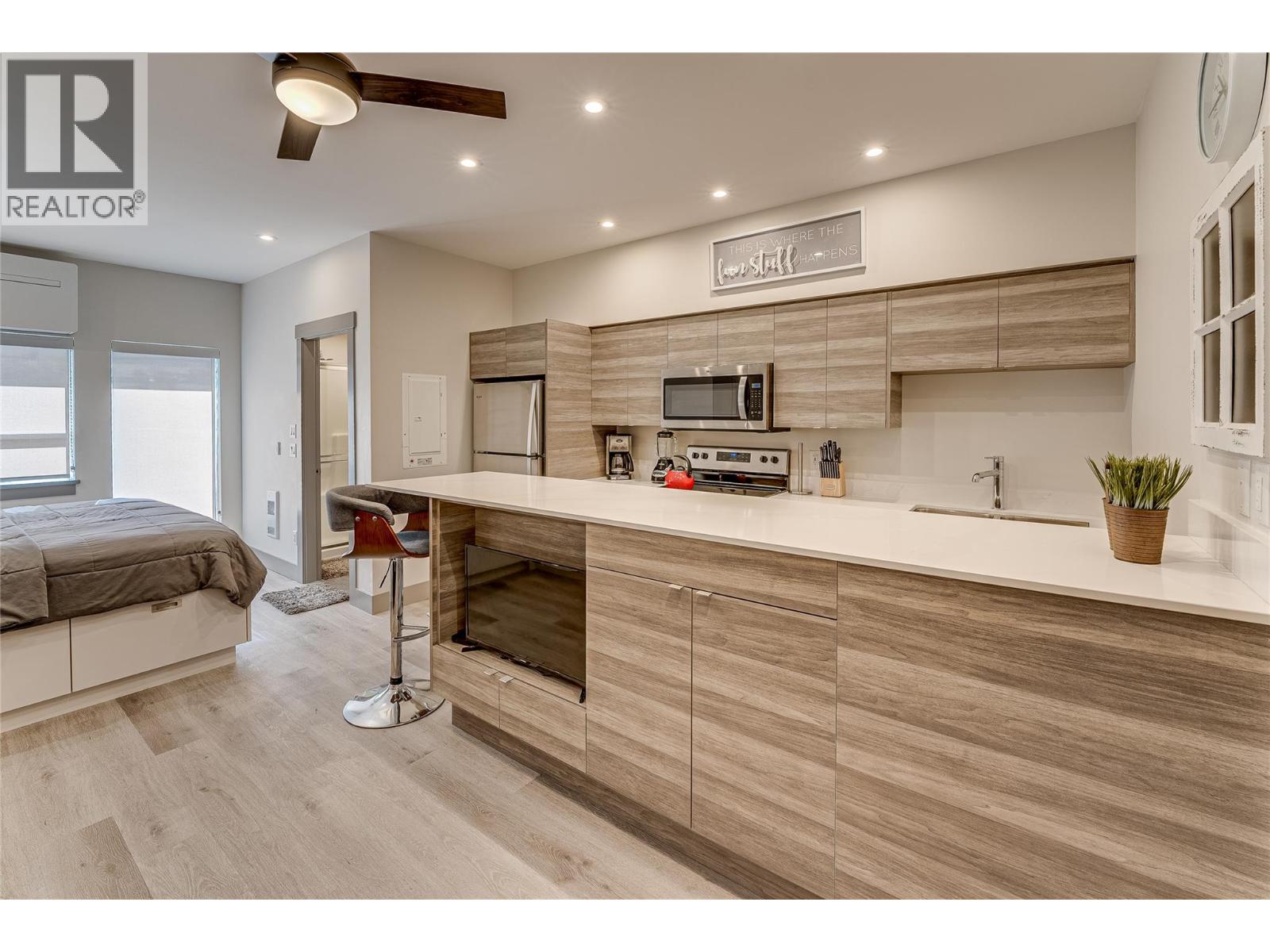 #321 2555 Lakeshore Road - 5