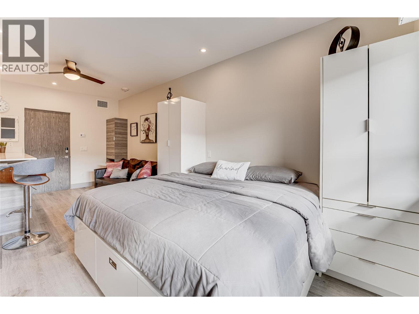 #321 2555 Lakeshore Road - 14